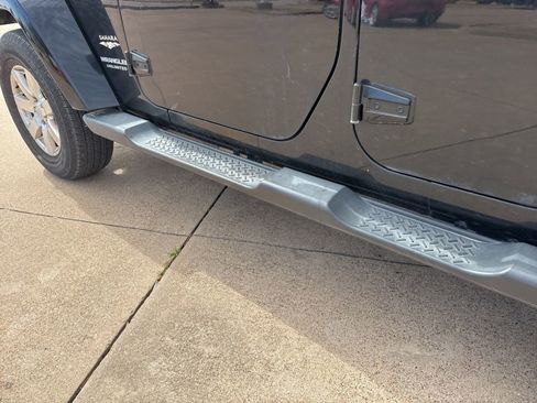 Used 2015 Jeep Wrangler Unlimited Sahara w/ Connectivity Group image 10