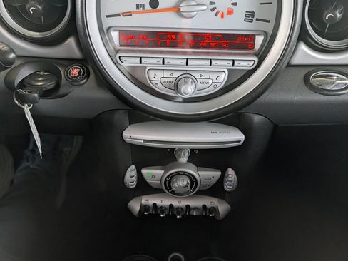 Used 2009 MINI Cooper Clubman Hardtop FWD image 12