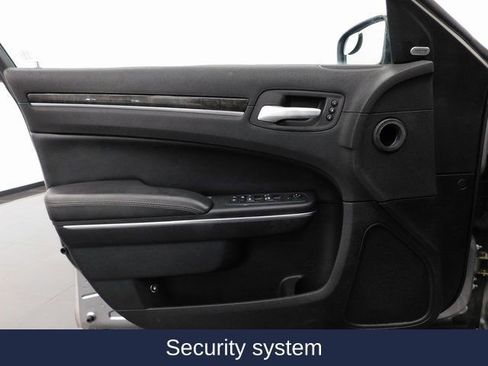 Used 2018 Chrysler 300 Limited image 19