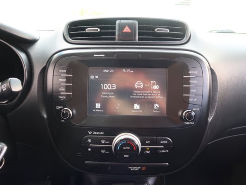 Used 2018 Kia Soul + image 16