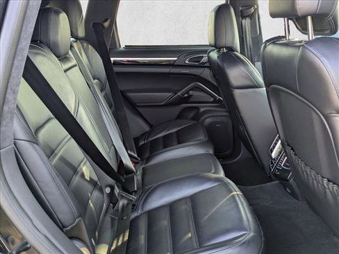 Used 2018 Porsche Cayenne Turbo image 21