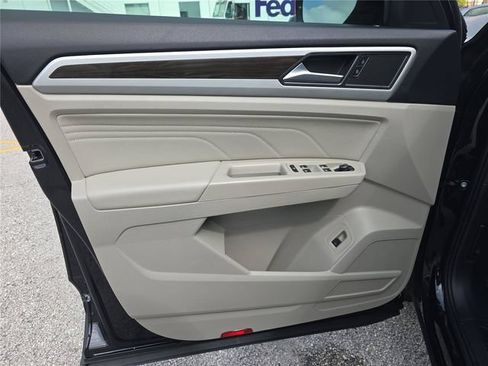 Used 2023 Volkswagen Atlas SE w/ Panoramic Sunroof Package FWD image 16