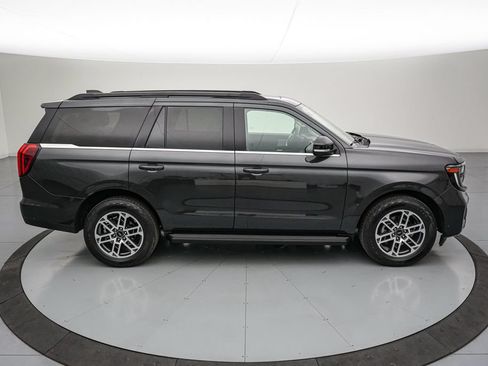 Certified 2025 Ford Expedition Active AWD/4WD image 3