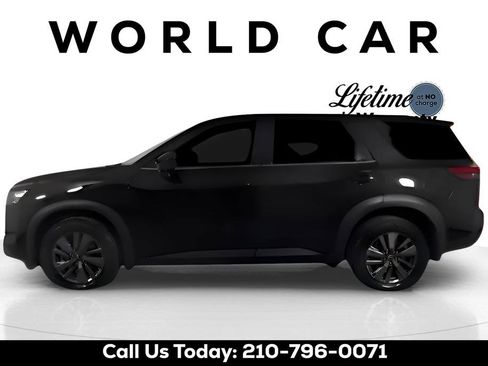 Used 2023 Nissan Pathfinder S image 3