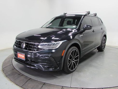 Used 2023 Volkswagen Tiguan SE R-Line FWD image 3