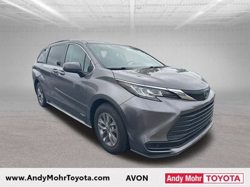 Used 2021 Toyota Sienna LE w/ LE Plus Package FWD image 1