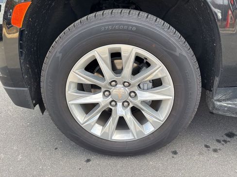 Used 2024 Chevrolet Suburban Premier image 10