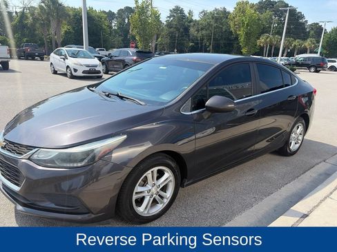 Used 2017 Chevrolet Cruze LT w/ Convenience Package FWD image 4