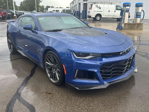 Used 2021 Chevrolet Camaro ZL1 RWD image 7