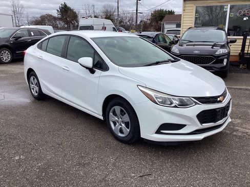 Used 2018 Chevrolet Cruze LS image 2