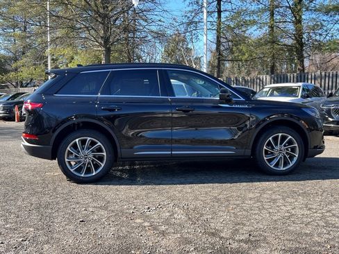 New 2026 Lincoln Corsair Premiere image 3