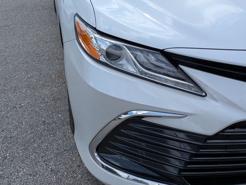 Used 2022 Toyota Camry XLE FWD image 8