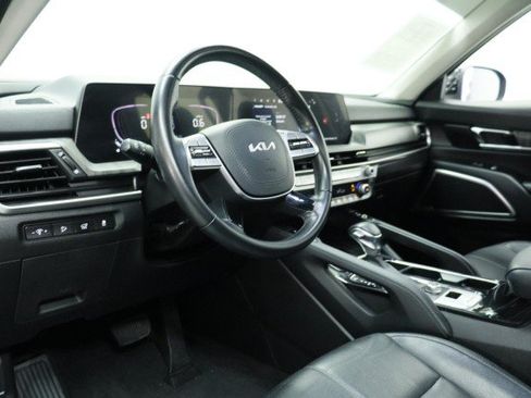 Used 2023 Kia Telluride EX w/ EX Captain's Chair Package FWD image 6