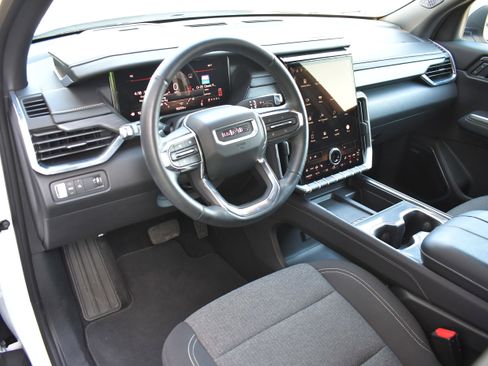 Used 2025 GMC Acadia Elevation FWD image 11