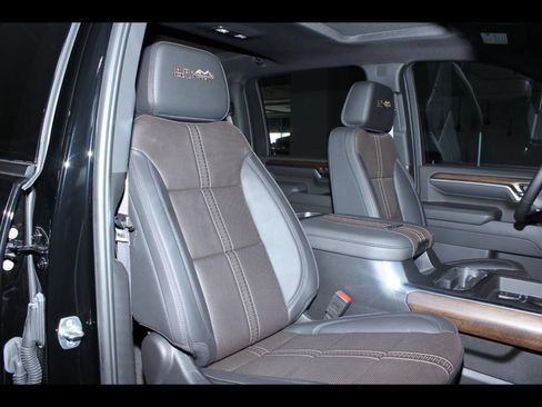 Used 2025 Chevrolet Silverado 2500 High Country w/ High Country Premium Package AWD/4WD image 15