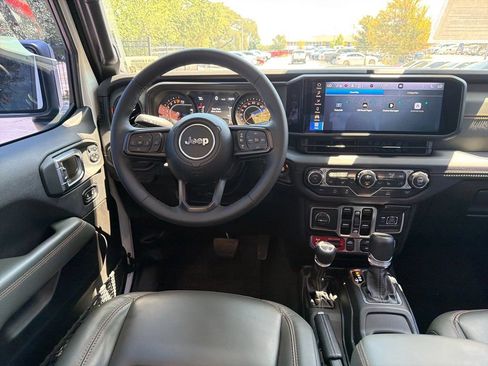 Used 2025 Jeep Gladiator Mojave w/ Convenience Group AWD/4WD image 33