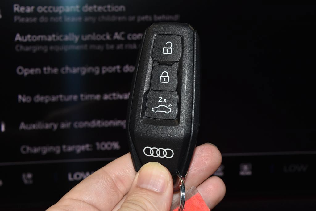 Used 2025 Audi Q6 e-tron Premium Plus AWD/4WD image 17