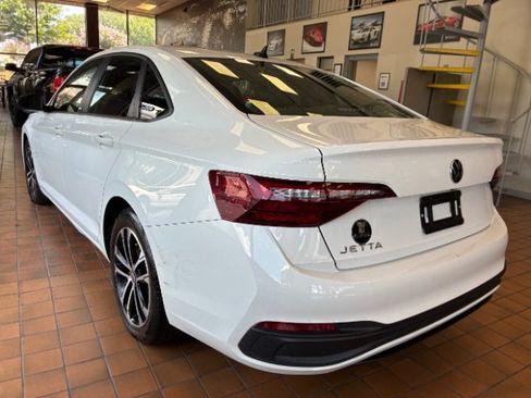 Used 2024 Volkswagen Jetta Sport FWD image 7