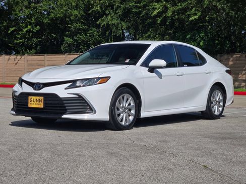 Used 2023 Toyota Camry LE FWD image 7