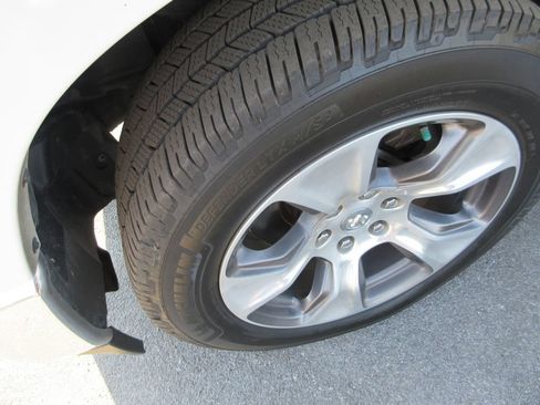 Used 2021 RAM 1500 Laramie AWD/4WD image 13