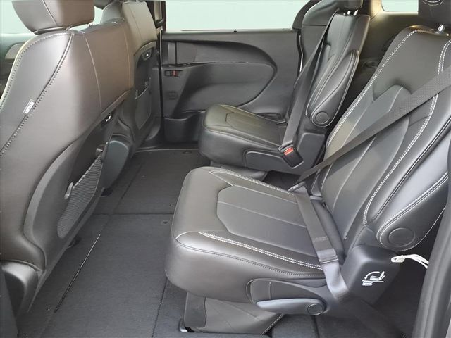 New 2026 Chrysler Pacifica Select FWD image 12