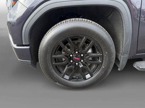 Used 2022 GMC Sierra 1500 Elevation w/ LPO, Elevation Black Package image 9