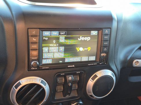 Used 2013 Jeep Wrangler Unlimited Sahara w/ Connectivity Group AWD/4WD image 23