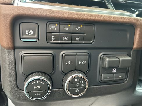Used 2026 Chevrolet Tahoe High Country w/ LPO, Illumination Package RWD image 29