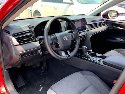 Used 2025 Toyota Camry LE w/ Convenience Package FWD image 17