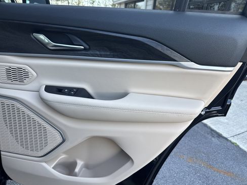 New 2026 Jeep Grand Cherokee Limited w/ Luxury Tech Group II image 21