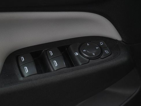 Used 2018 Chevrolet Equinox LS FWD image 20