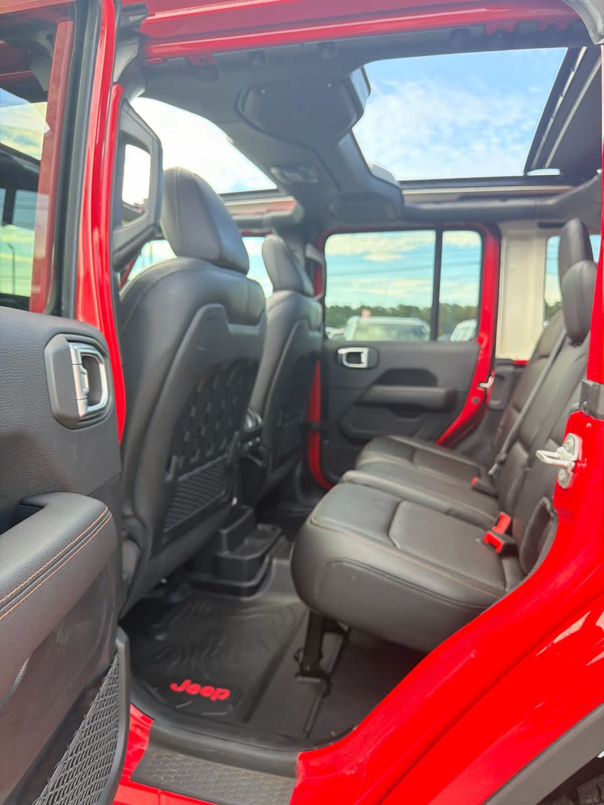 Used 2022 Jeep Wrangler Unlimited Rubicon w/ Xtreme Recon 35" Tire Package AWD/4WD image 18