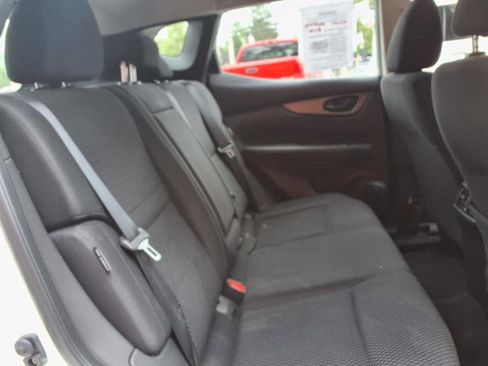 Used 2021 Nissan Rogue Sport S image 14