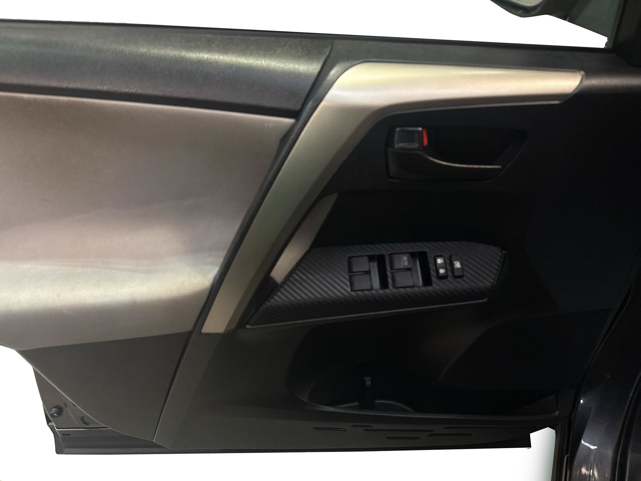Used 2015 Toyota RAV4 LE AWD/4WD image 9