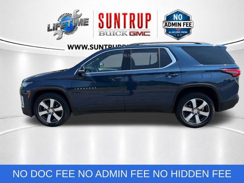 Used 2023 Chevrolet Traverse LT w/ LT Premium Package FWD image 2