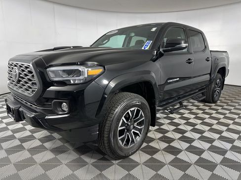 Used 2023 Toyota Tacoma TRD Sport image 3