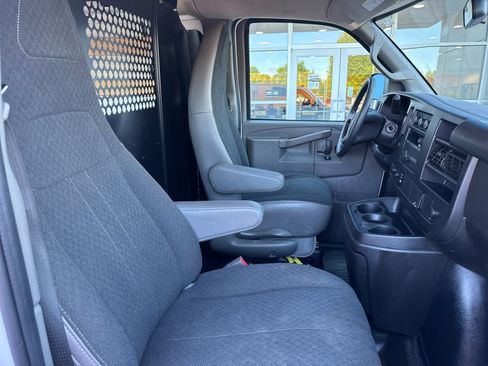 Used 2024 GMC Savana 2500 w/ Driver Convenience Package image 4