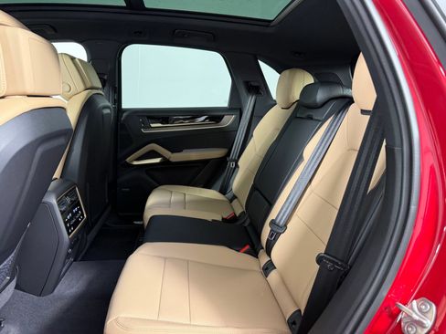 Certified 2026 Porsche Cayenne AWD/4WD image 18