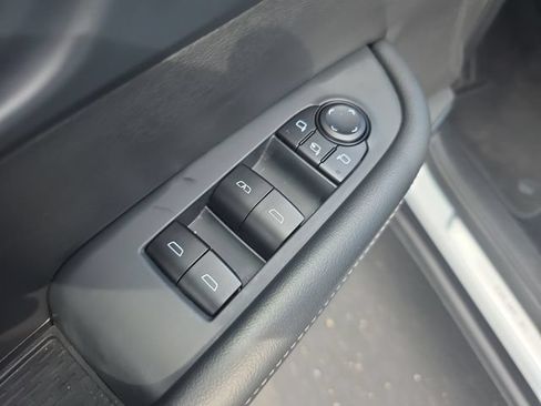 Used 2025 Buick Enclave Preferred AWD/4WD image 12