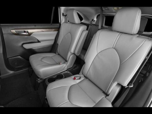 Certified 2025 Toyota Highlander Limited image 10