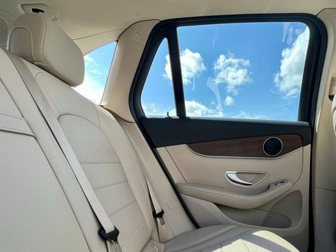 Used 2022 Mercedes-Benz GLC 300 4MATIC image 13