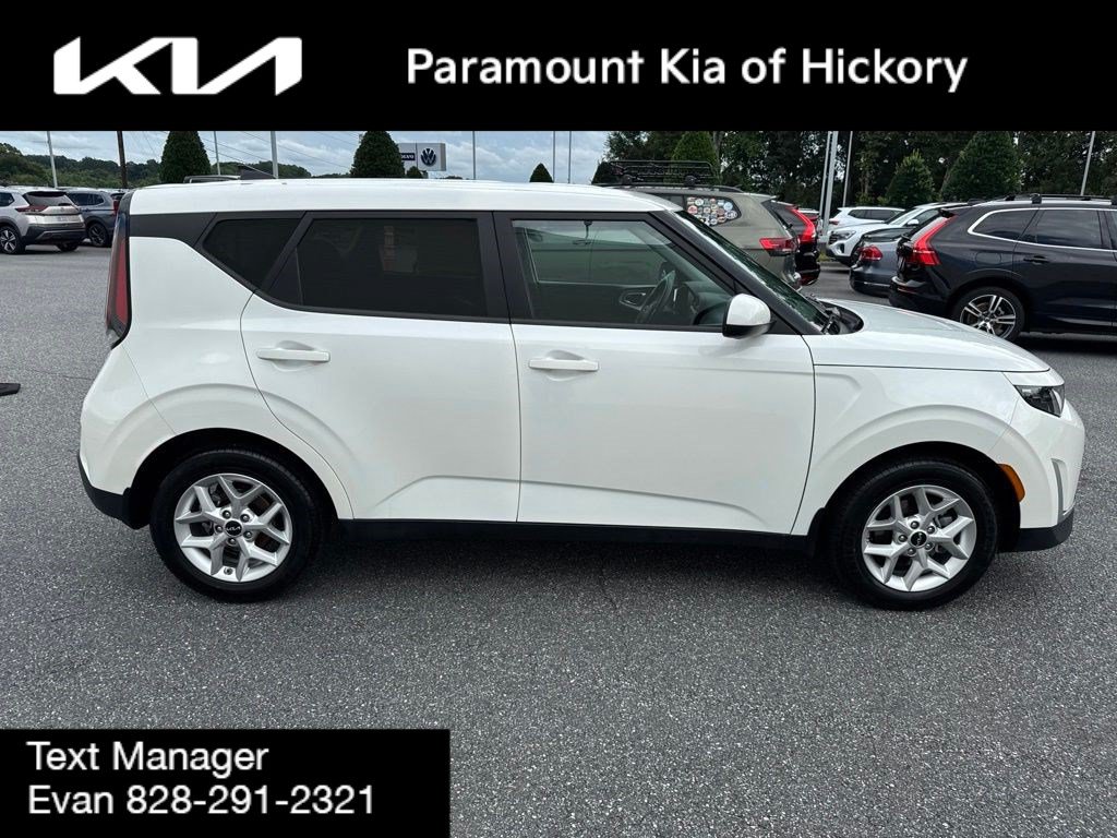 Used 2023 Kia Soul LX w/ Option Group 015 FWD image 8