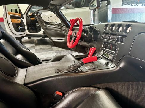 Used 1996 Dodge Viper RT/10 image 12