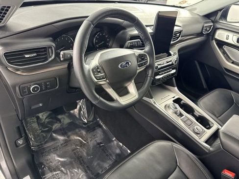 Used 2023 Ford Explorer Limited w/ Limited Technology Package AWD/4WD image 25