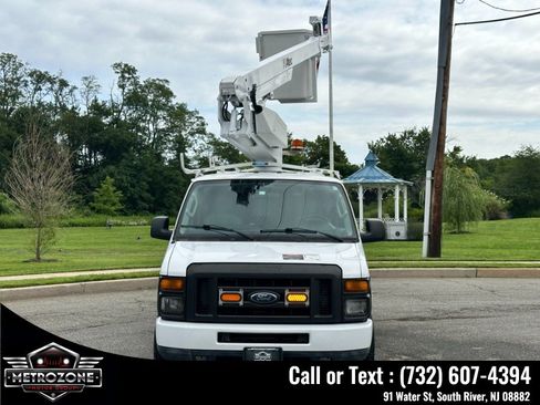 Used 2012 Ford E-350 and Econoline 350 Super Duty RWD image 2