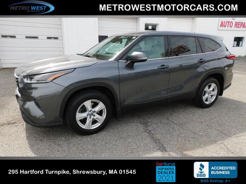 Used 2021 Toyota Highlander LE AWD/4WD image 1