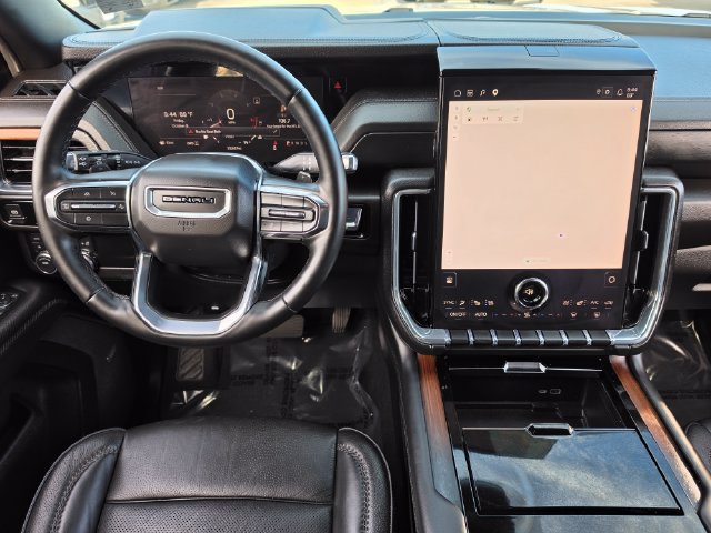 Used 2025 GMC Yukon XL Denali AWD/4WD image 12