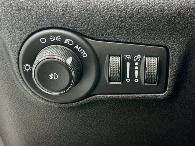 Used 2023 Jeep Compass Latitude AWD/4WD image 31