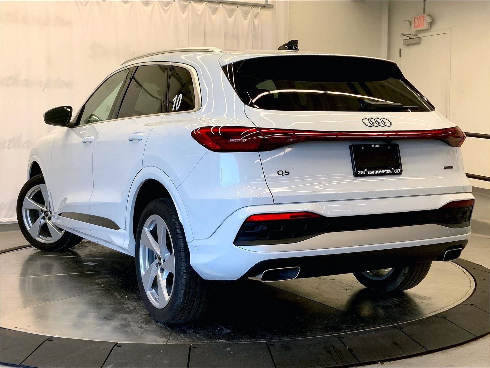 Certified 2025 Audi Q5 Premium Plus w/ Premium Plus AWD/4WD image 9