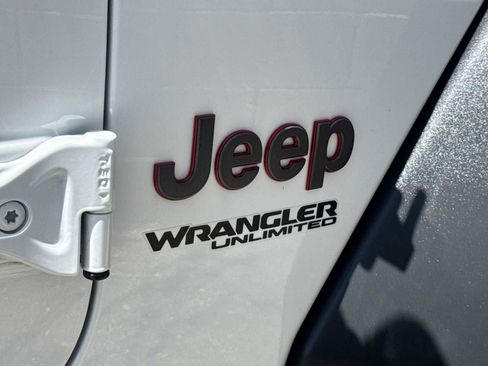 Used 2022 Jeep Wrangler Unlimited Rubicon AWD/4WD image 11